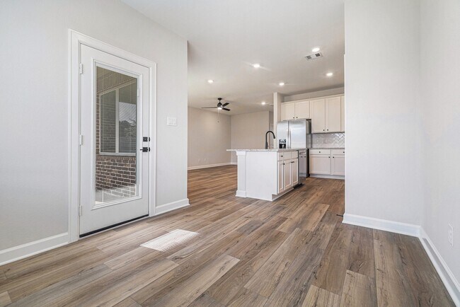 Foto del edificio - 6107 White Spruce Dr