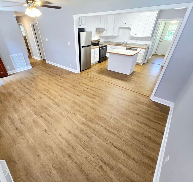 Foto del edificio - For Rent – Updated 3 Bedroom, 2 Bath Brick...