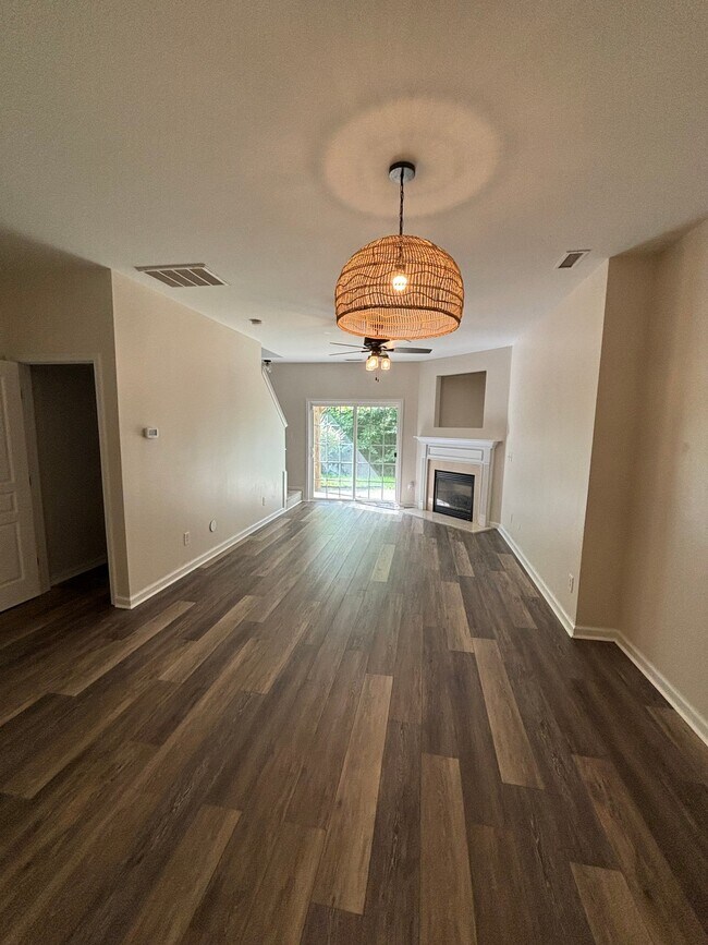 Foto del edificio - 190 Cedar Elm Rd