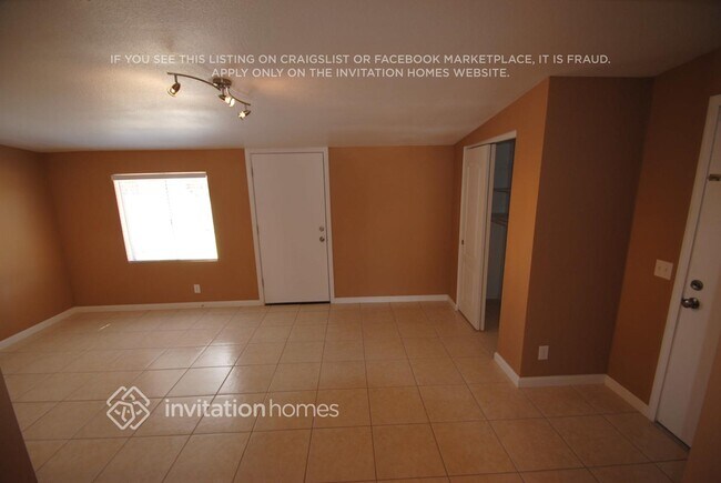 Building Photo - 907 N Wedgewood Dr