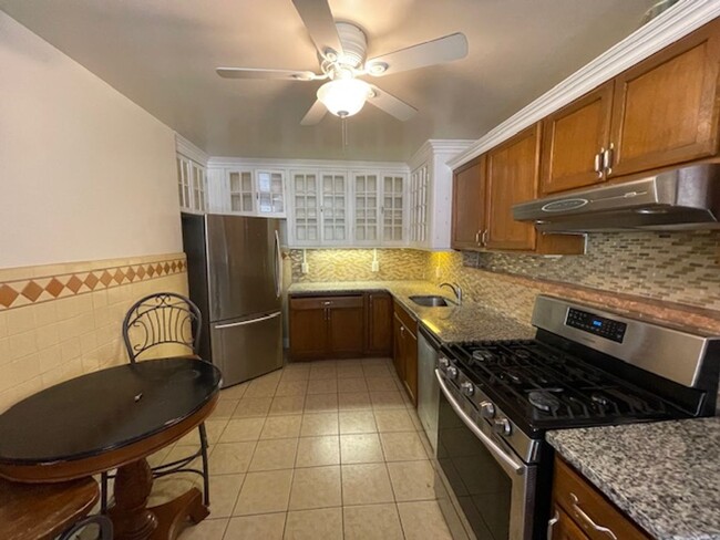 Building Photo - 3 Bedroom Home