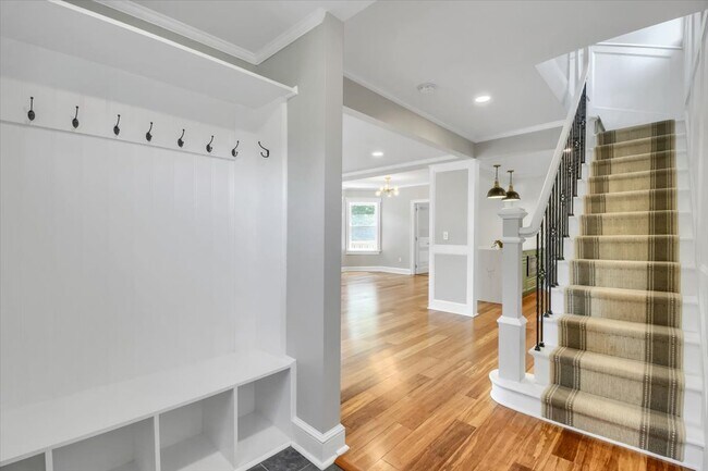 Foyer - 310 Hunter St