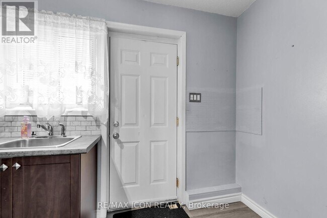 Building Photo - 1090-1090 Kipps Ln