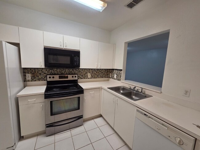 Building Photo - 13216 Villa Vista Dr