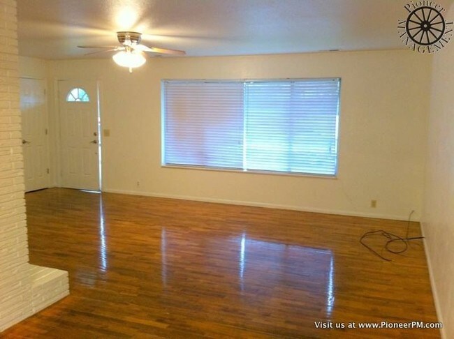 Building Photo - 1122 NE Newton Creek Rd