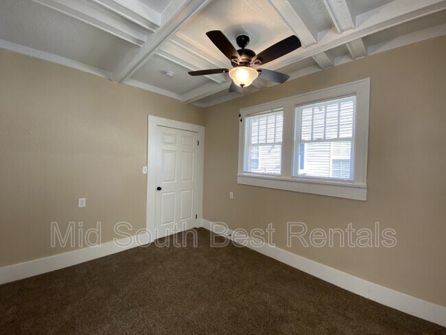 Foto del edificio - 1405 Hanger St