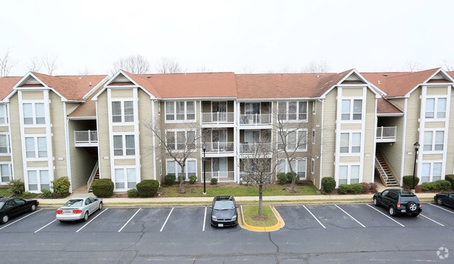 Building Photo - Oaks of Woodlawn