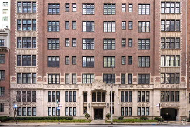 Building Photo - 220-232 E Walton Plz