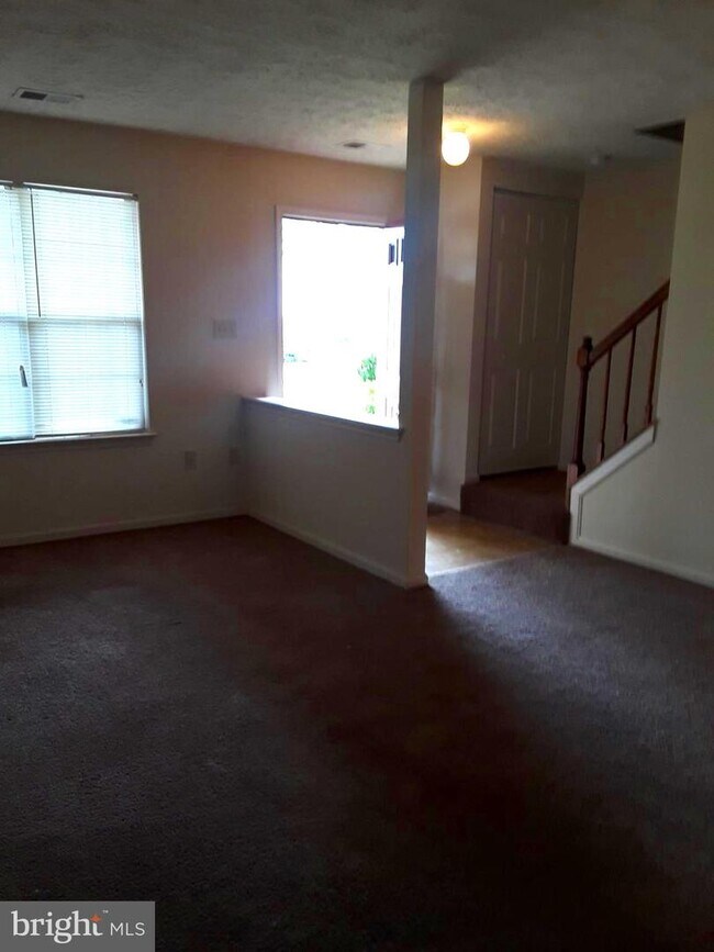 Building Photo - 4223 Drake Ct