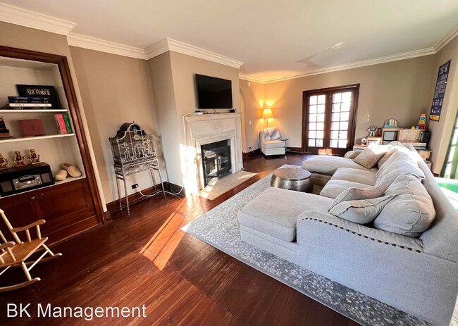 Building Photo - 3 br, 1.5 bath House - 1010 Highland Avenue