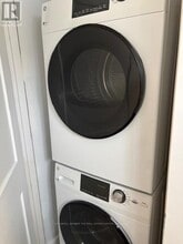 Building Photo - 8 York St