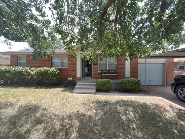 Building Photo - 104 SW 45th St