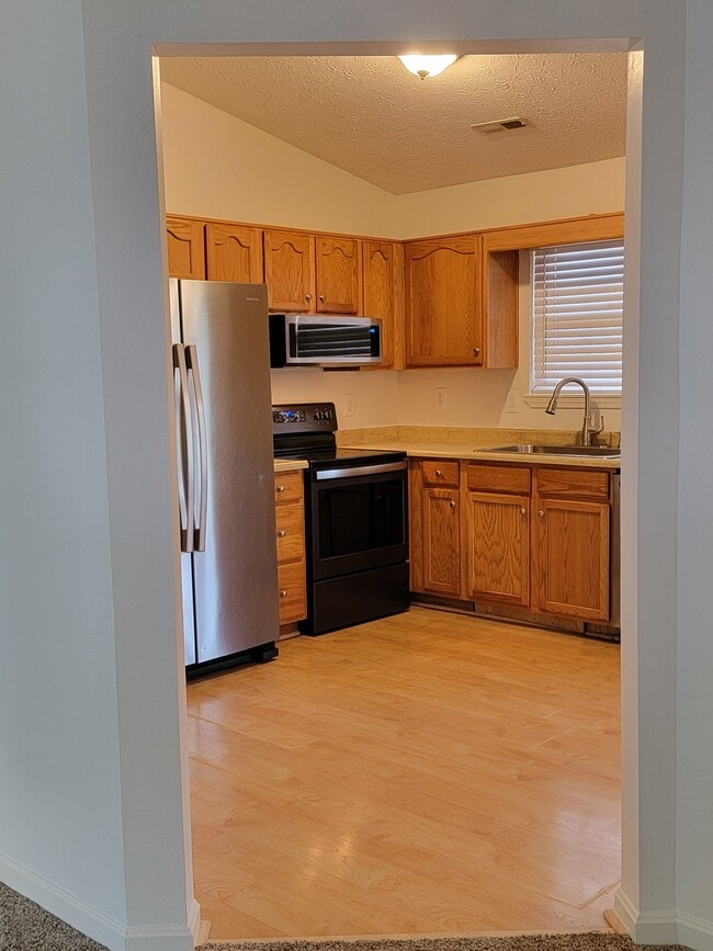 Building Photo - 1216 Pebble Creek Dr