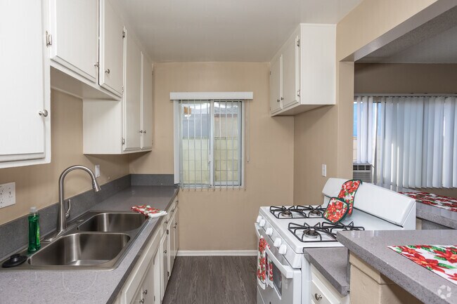 1 habitación, 1 baño - 610 pies cuadrados - Cocina - Alondra Palm LLC