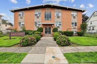 Building Photo - 14 Hazard Pl