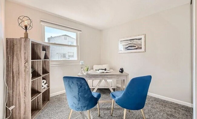 Foto del edificio - Beautifully Updated 4-Bedroom Home with Fe...