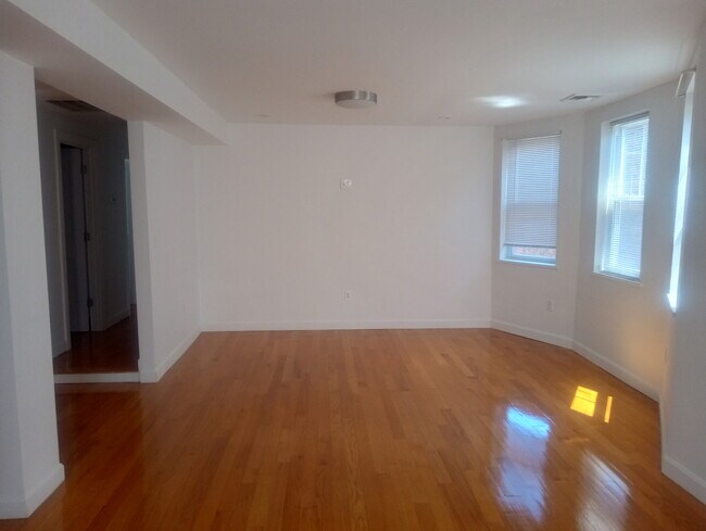 Foto del edificio - 411 Shirley St