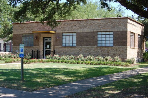 Primary Photo - 903 Texas Ave S