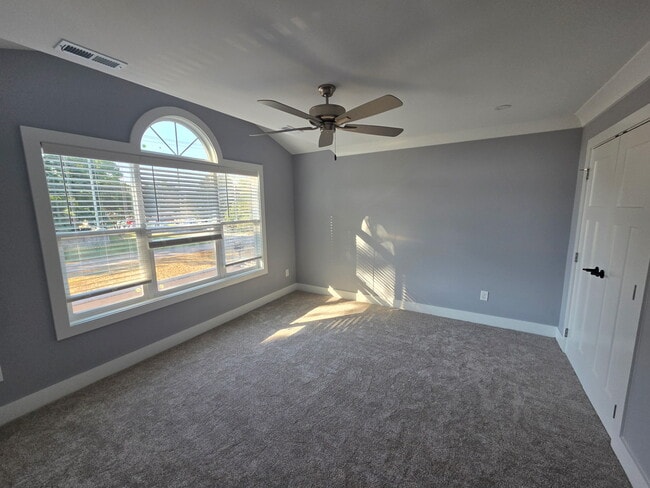 Building Photo - 825 Murray Dr