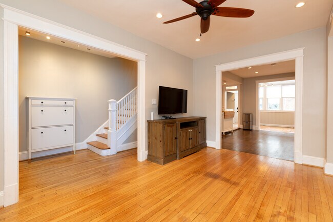 Foto del edificio - 1234 Owen Pl NE