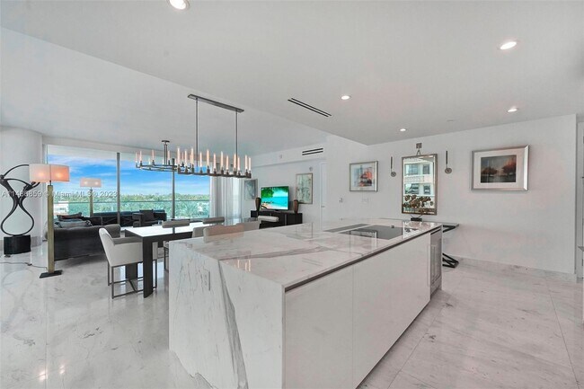 Building Photo - 10201 Collins Ave