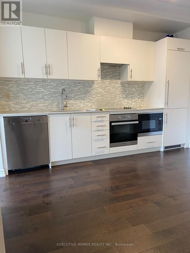 Photo du bâtiment - 23 Glebe Rd W