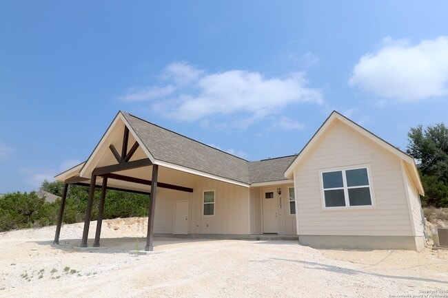 Building Photo - 2503 Golf Dr