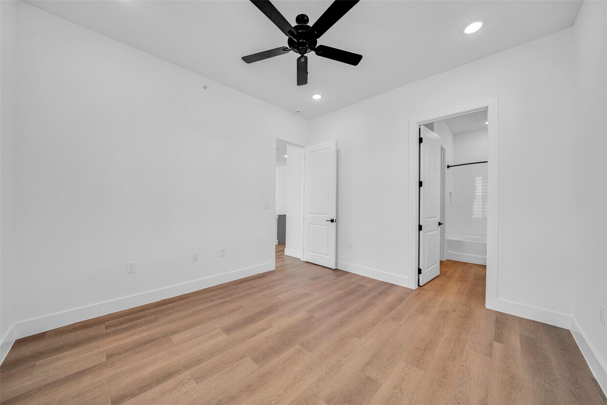 Building Photo - 1601 Mustang Dr