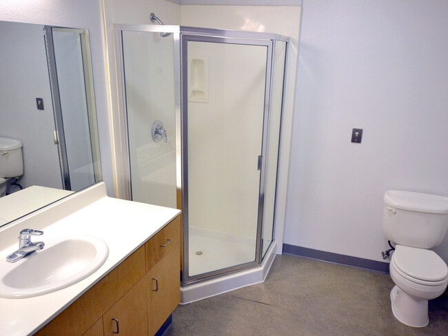 Interior Photo - 33 South Third