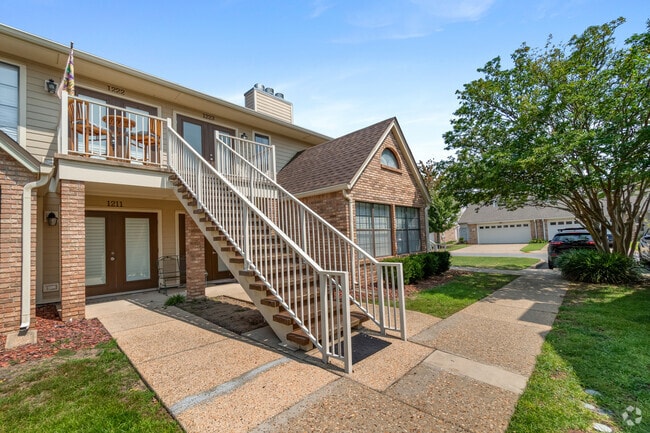 Building Photo - 5001 Grande Dr