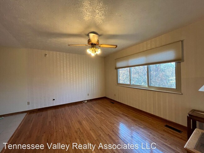 Foto del edificio - 4 br, 3 bath House - 812 Manis Rd.