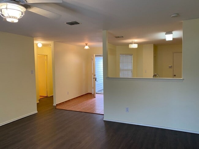 Building Photo - 1705 Diamond Lake Trail
