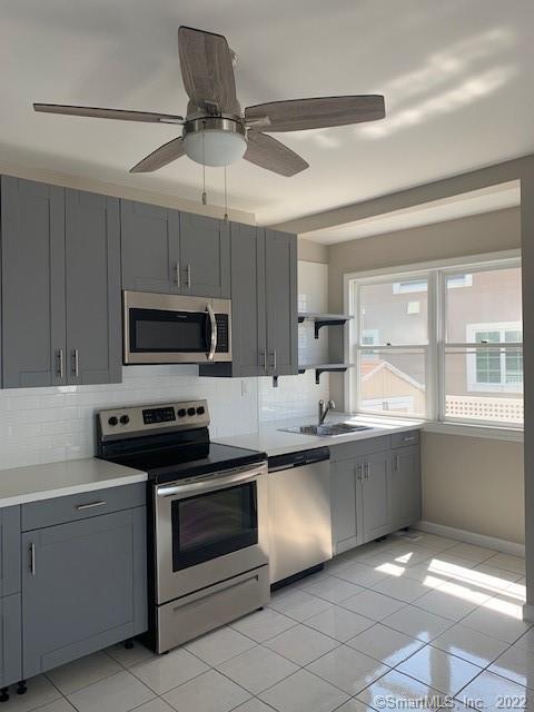 Foto del edificio - 144 Cove St