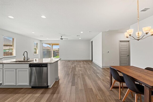 Foto del edificio - 16737 Marcello Dr