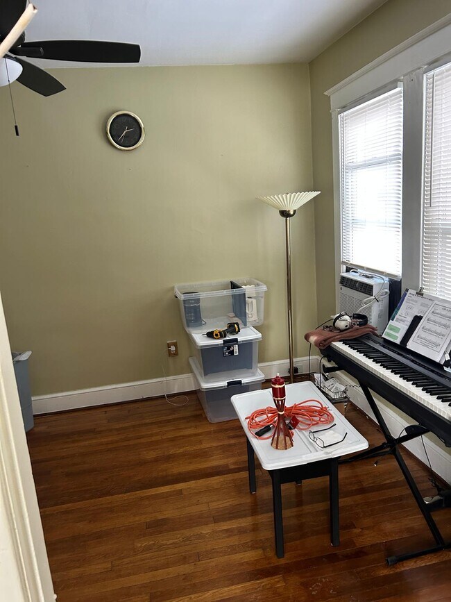 Foto del edificio - 4317 River Rd NW