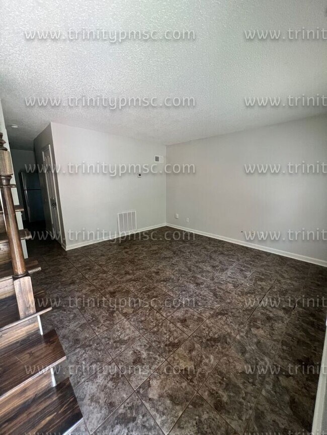 Foto del edificio - Gorgeous, upgraded and refurbished townhom...