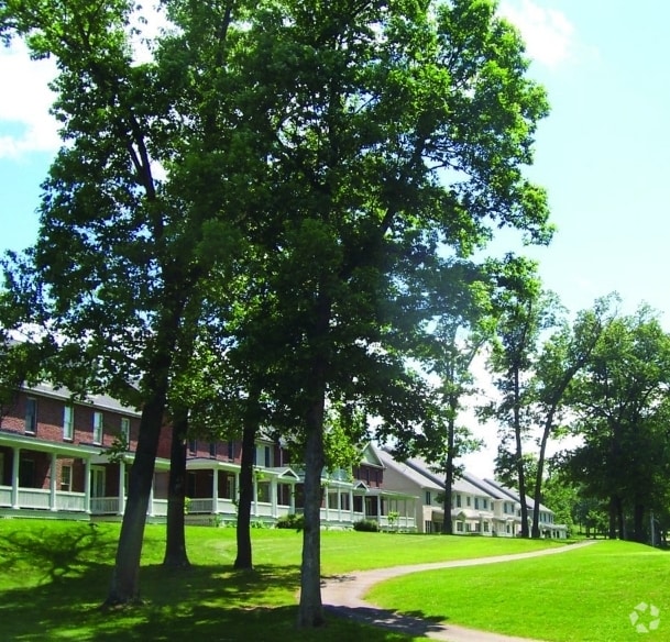 Building Photo - Fairway Villas