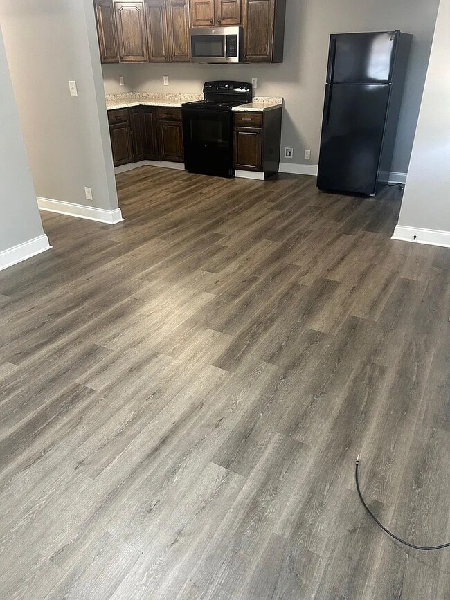 Building Photo - 210 Sunny St