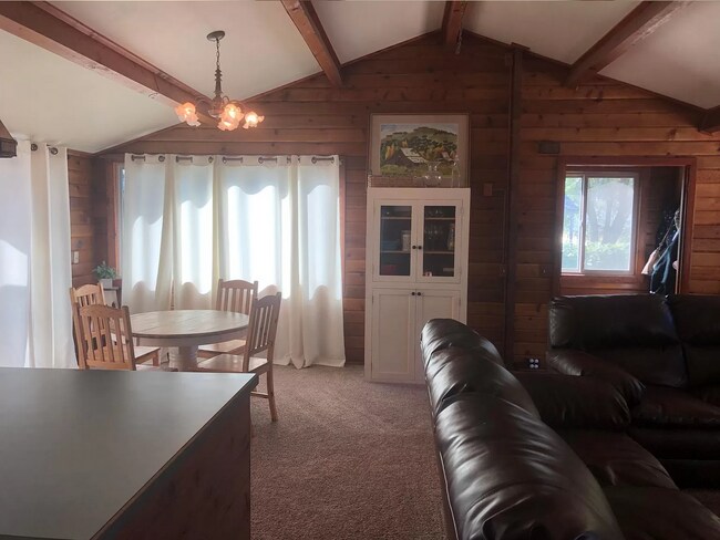 Building Photo - Perfectly located pet friendly house