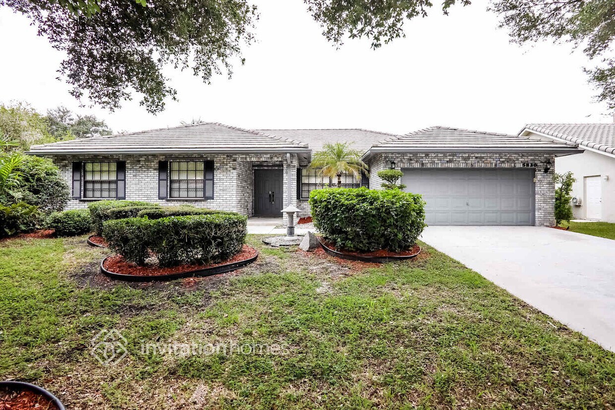 Foto principal - 5830 NW 40th Ln