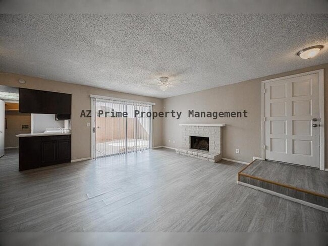 Building Photo - 6935 W Devonshire Ave