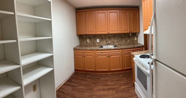 Foto del edificio - Spacious 2/1 in a great location! Up to 2 Months Free!