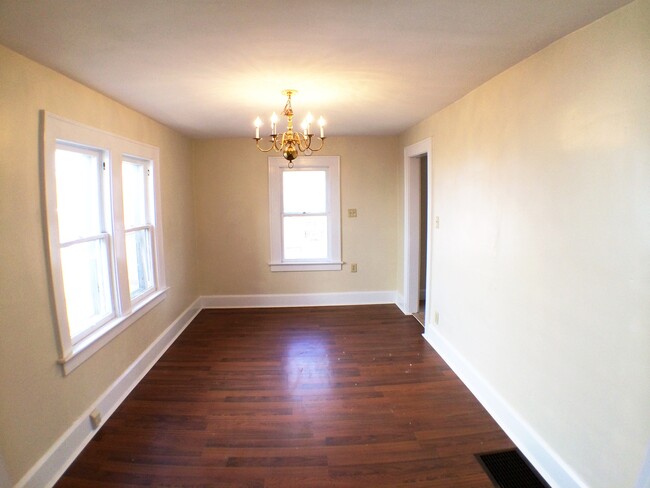 Foto del edificio - Three Bedroom One Bath Home Downtown Weirton