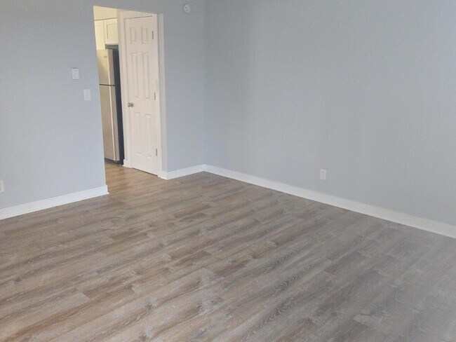 Building Photo - 308 Heustis St