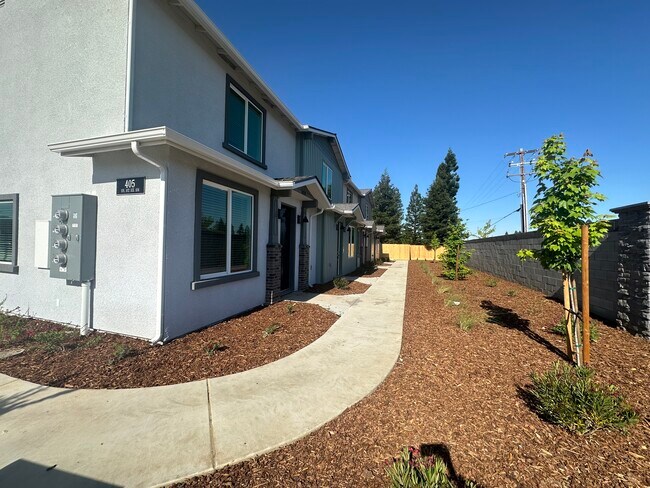Building Photo - 405 S Summit St