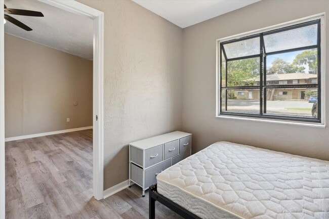 Building Photo - 511 SW 69th St