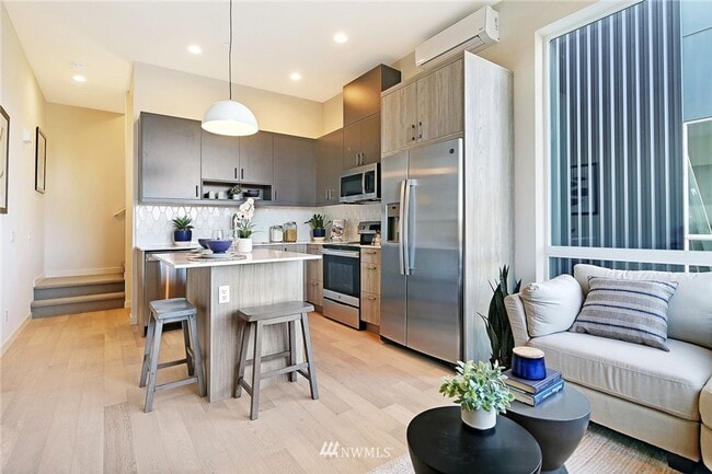 Building Photo - New Construction Townhome in West Seattle!