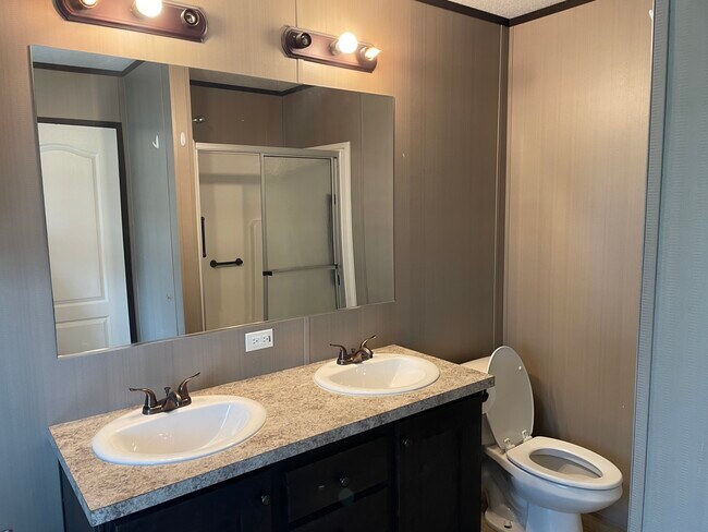 Foto del edificio - 3017 Fernwood Dr