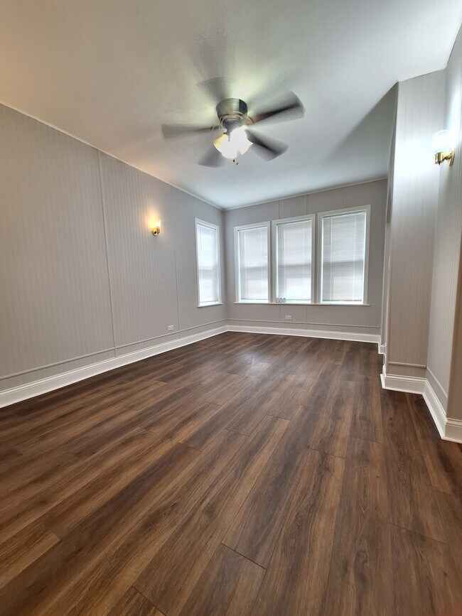 Foto del edificio - 2121 N Marmora Ave