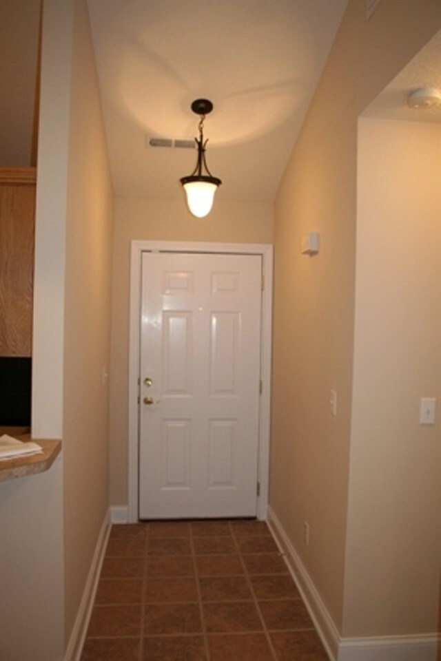 Building Photo - 915b Monin Rd
